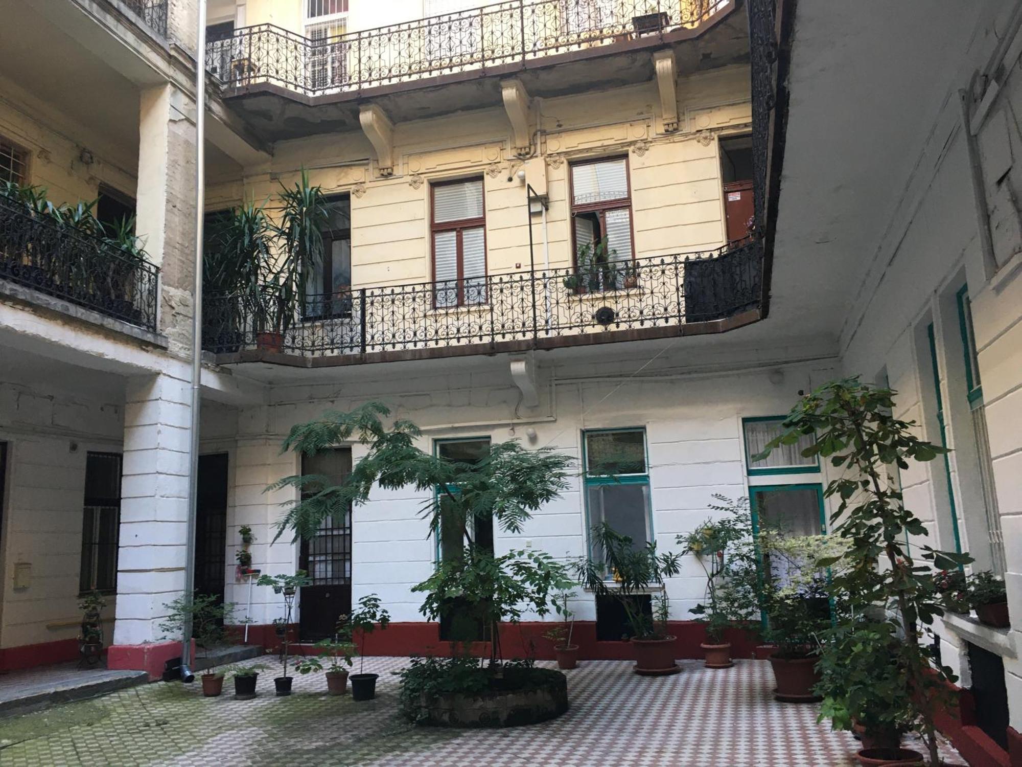 Vinitus Budapest Centro Bagian luar foto